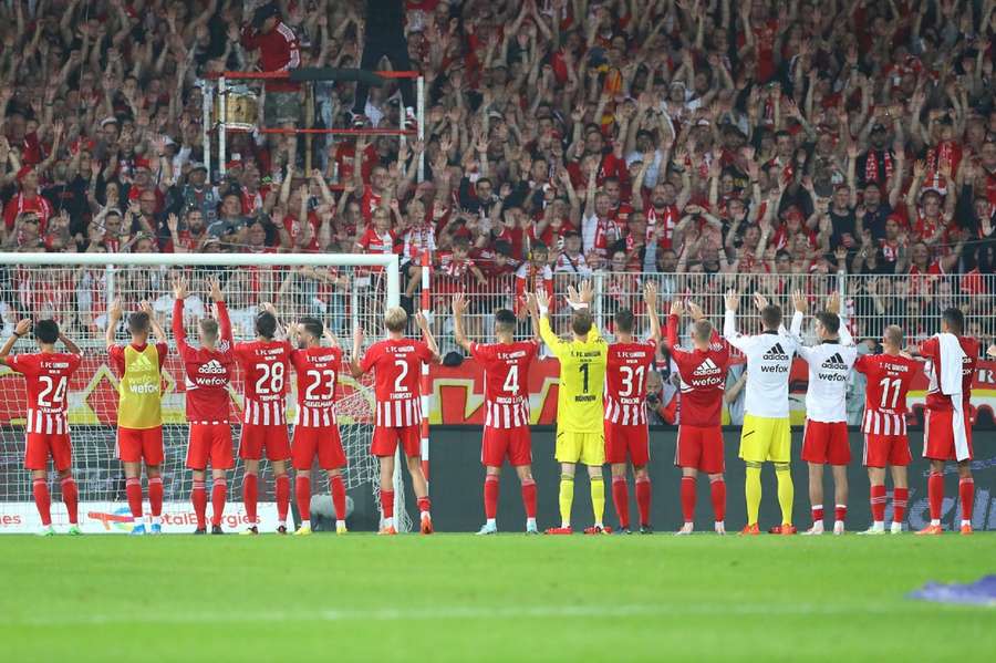 Bilder, die sich Unioner auch in der Champions League erhofft: Jubeln mit den Fans an der Alten Försterei.