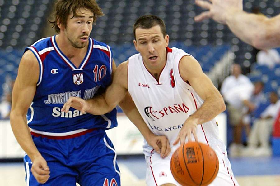Nacho Rodríguez, ante Marko Jaric en el España-Serbia del Mundial de Indianápolis 2002 Nacho Rodríguez, ante Marko Jaric en el España-Serbia del Mundial de Indianápolis 2002