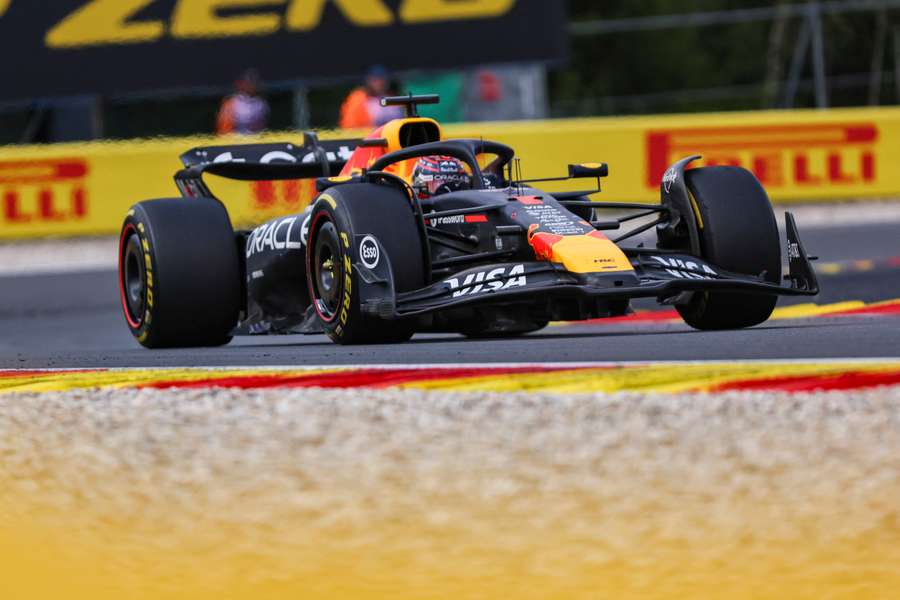 Verstappen neodmysliteľne patrí k stajni Red Bull. Verstappen neodmysliteľne patrí k stajni Red Bull.