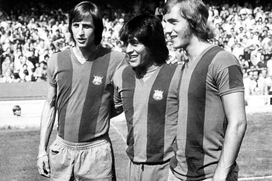 Cruyff (à esquerda), Sotil (ao centro) e Johan Neeskens