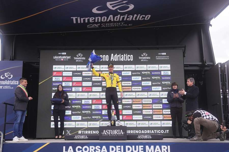 Ganna, líder de la Tirreno Adriático