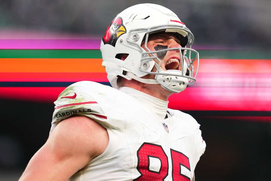 Trey McBride reacting after a play against the Philadelphia Eagles