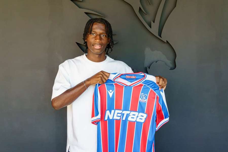 Adams-Collman assina contrato profissional com o Crystal Palace