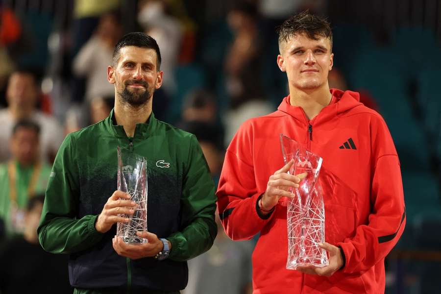 Jakub Menšík po výhře nad Novakem Djokovičem ovládl Masters v Miami. Jakub Menšík po výhře nad Novakem Djokovičem ovládl Masters v Miami.