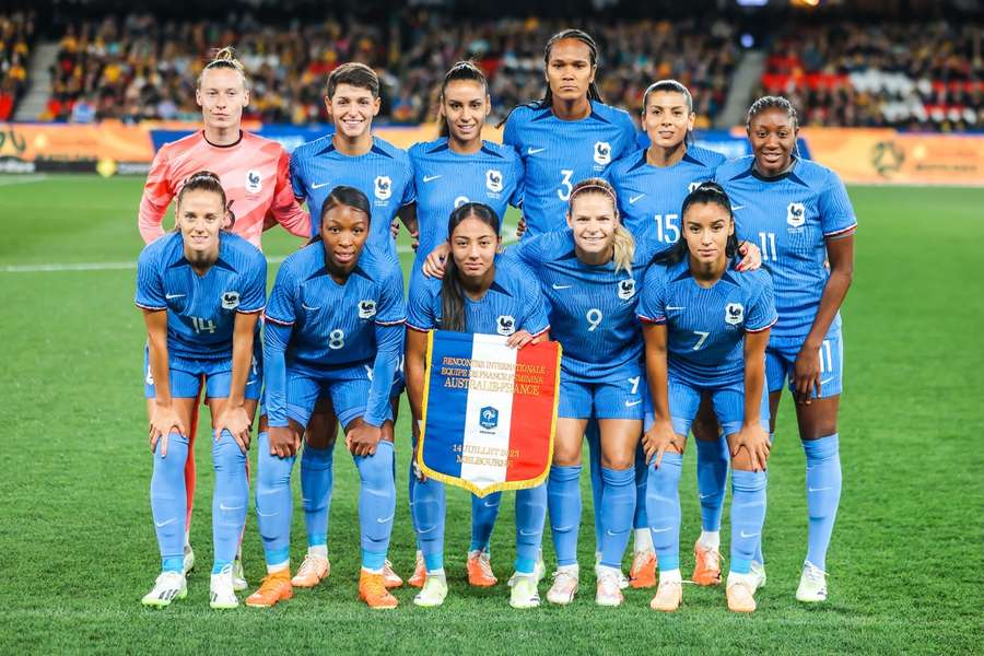 Het Franse elftal voorafgaand aan de oefenwedstrijd tegen Australië