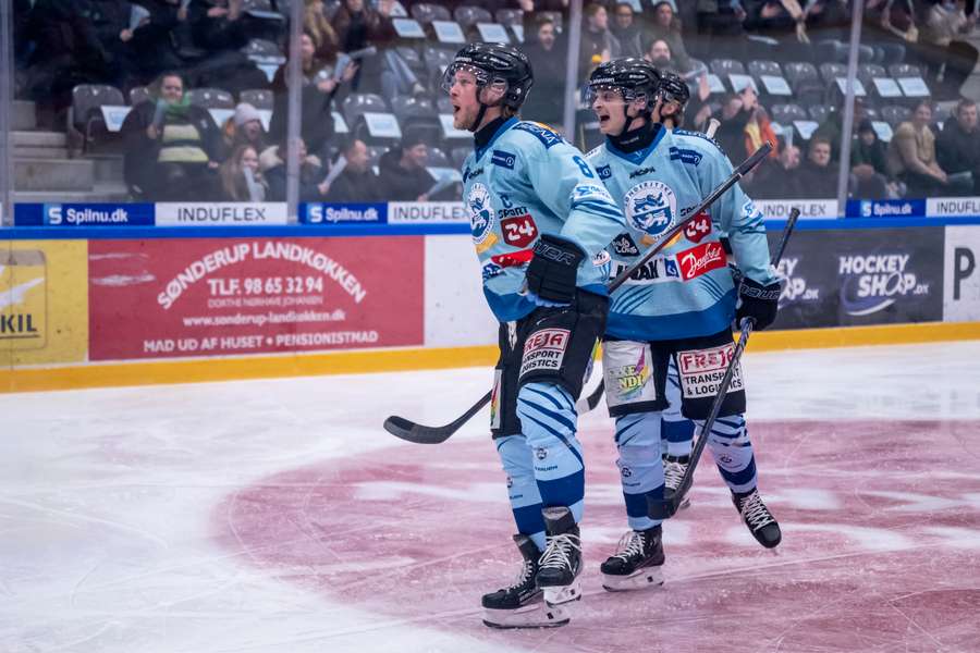 Villiam Haag (nr. 8) jubler over sin scoring til 1-0 i finalen