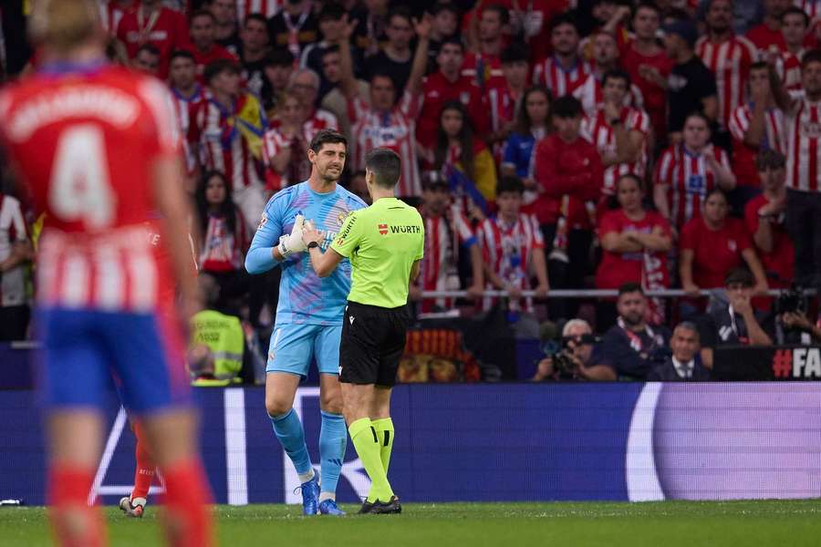 Real-Keeper Thibaut Courtois legte sich mit den Atletico-Fans an.