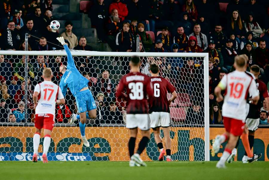 Skvělý Surovčík i trápení Brunese. Sparta zapsala pátou výhru za sebou a rázem je třetí