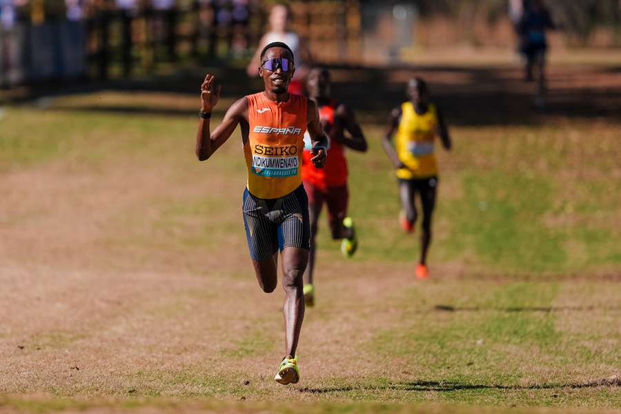 Thierry Ndikumwenayo, en el Mundial de campo a través Thierry Ndikumwenayo, en el Mundial de campo a través