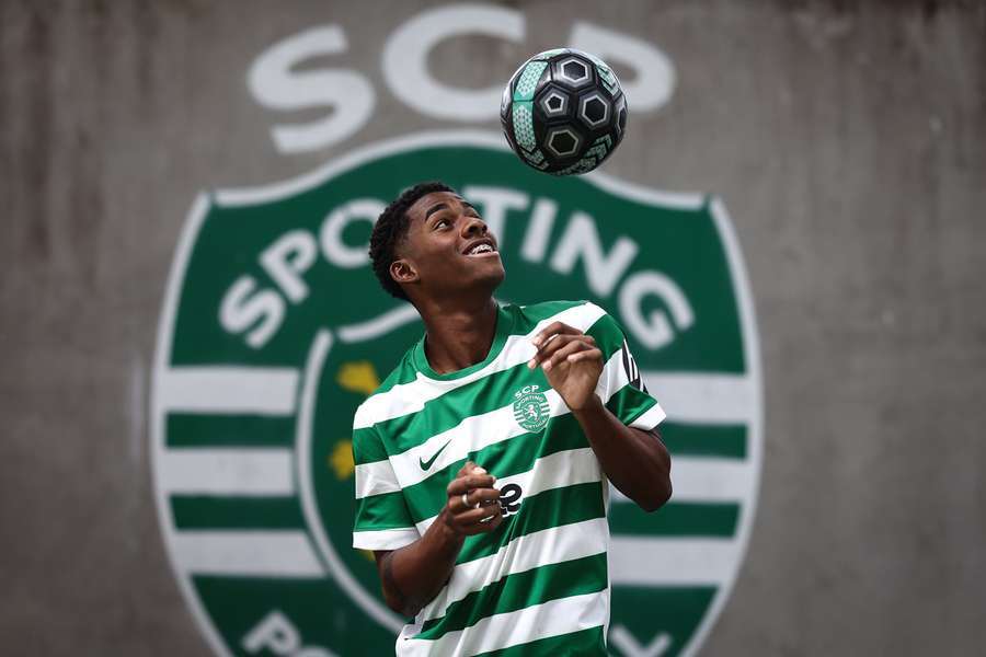 Victor Guzmán oficializado no Sporting