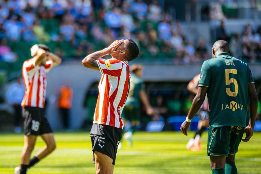 Niedziela z Ekstraklasą: Cracovia wciąż bez strzelonego gola, Lamine Ba z czerwoną kartką Niedziela z Ekstraklasą: Cracovia wciąż bez strzelonego gola, Lamine Ba z czerwoną kartką