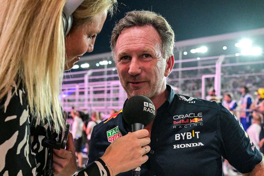 O chefe de equipa da Red Bull Racing, Christian Horner, dá uma entrevista após a corrida sprint