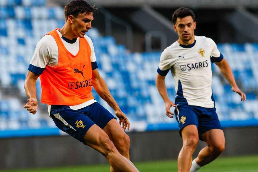 João Palhinha e Pedro Gonçalves no treino de Portugal