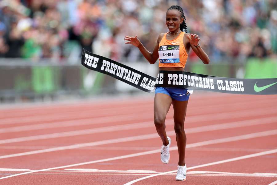 Beatrice Chebet fixou novo recorde do mundo nos 28.54,15 minutos