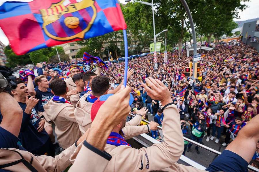 Barcelona comparece em força no desfile do Barça