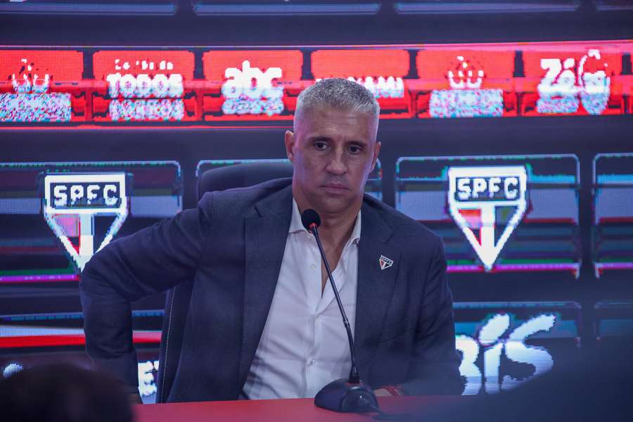 Hernán Crespo durante entrevista coletiva no São Paulo.