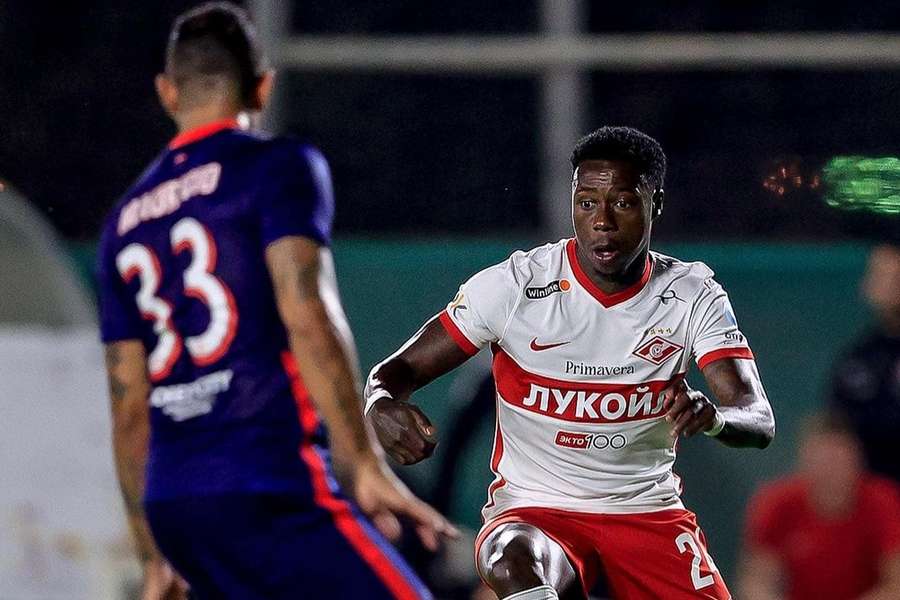 Quincy Promes está a ser julgado por de agressão grave com uma faca a um familiar