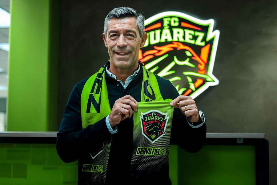Pedro Caixinha apresentado no México