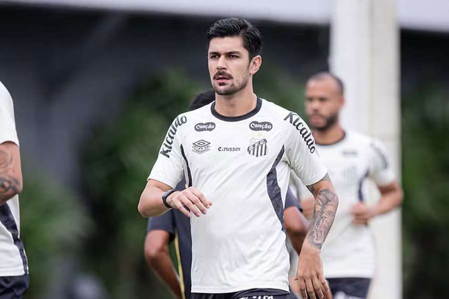 O Santos comprou João Basso, mas não pagou