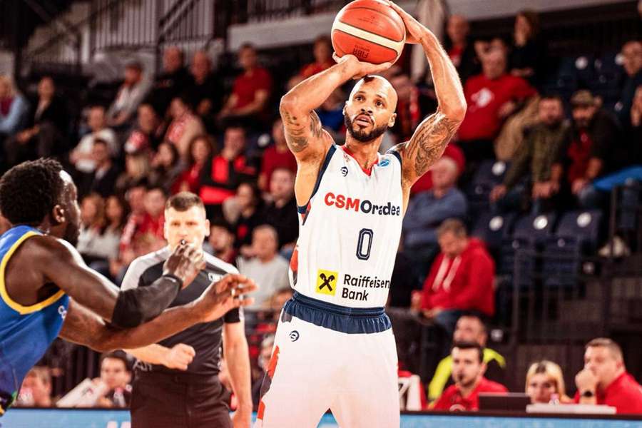 CSM Oradea a câștigat duelul românescu cu CSM Corona Brașov CSM Oradea a câștigat duelul românescu cu CSM Corona Brașov