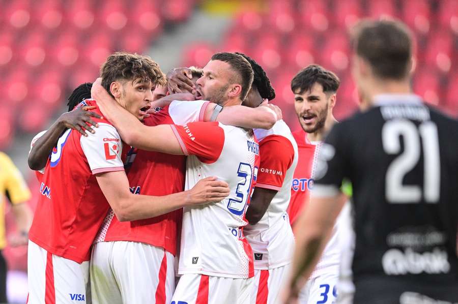 Slavia je znovu mistrem. Slavia je znovu mistrem.
