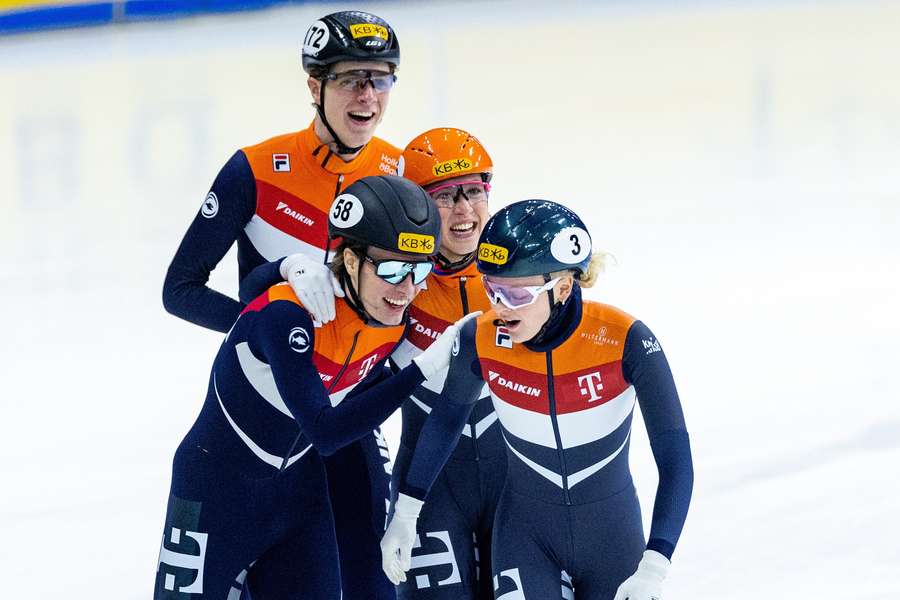 Nederlandse Shorttrackers pakken eerste wereldtitel op gemengde aflossing