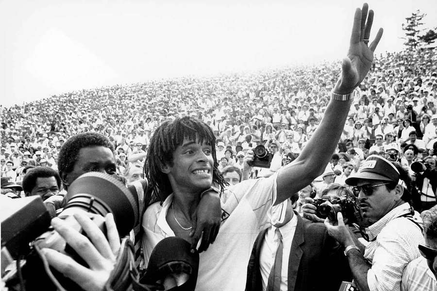 Yannick Noah lors de sa victoire à Roland-Garros en 83 Yannick Noah lors de sa victoire à Roland-Garros en 83
