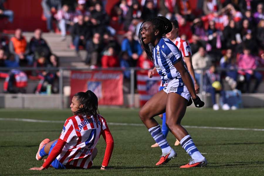 Imade celebra um dos golos