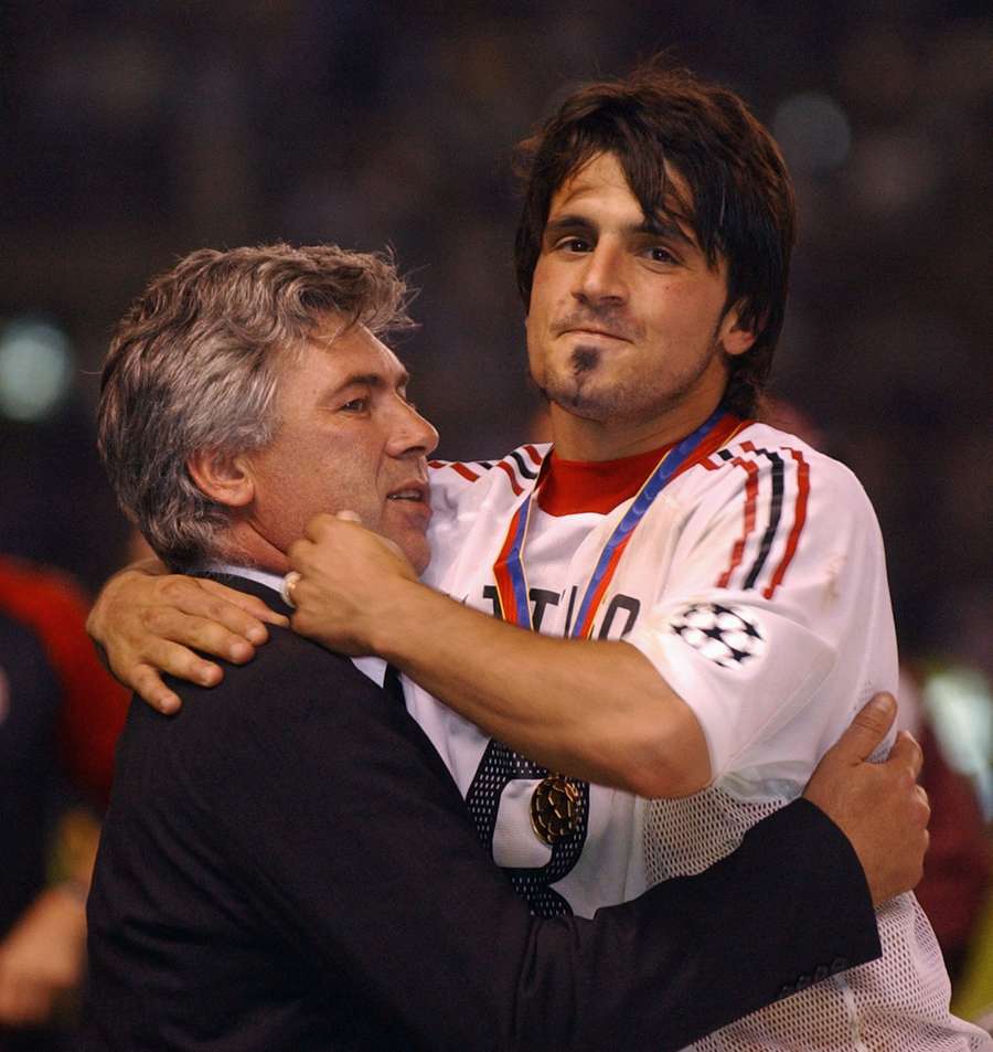 Ancelotti e Gattuso comemoram a conquista da Champions em 2003 pelo Milan Ancelotti e Gattuso comemoram a conquista da Champions em 2003 pelo Milan