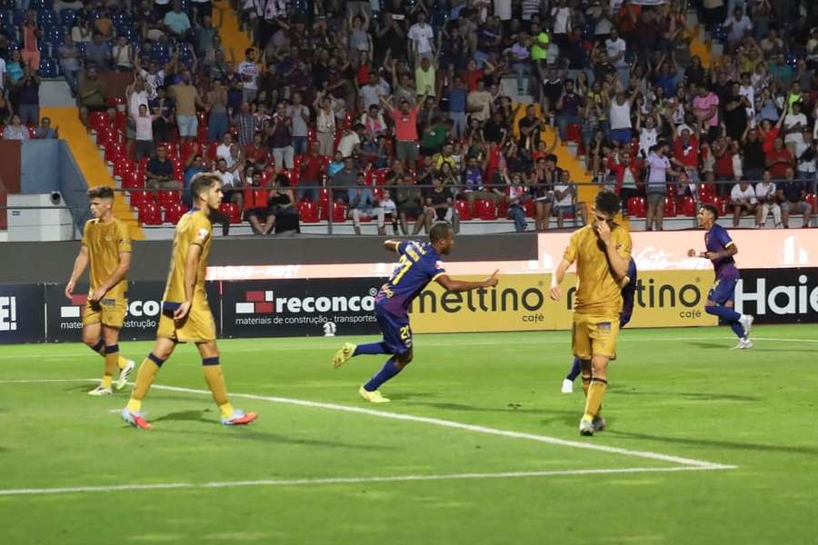 Wellington Carvalho abriu o marcador para o GD Chaves