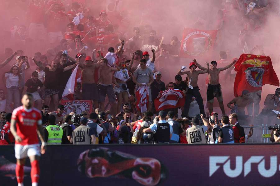 Adeptos do Benfica no Jamor