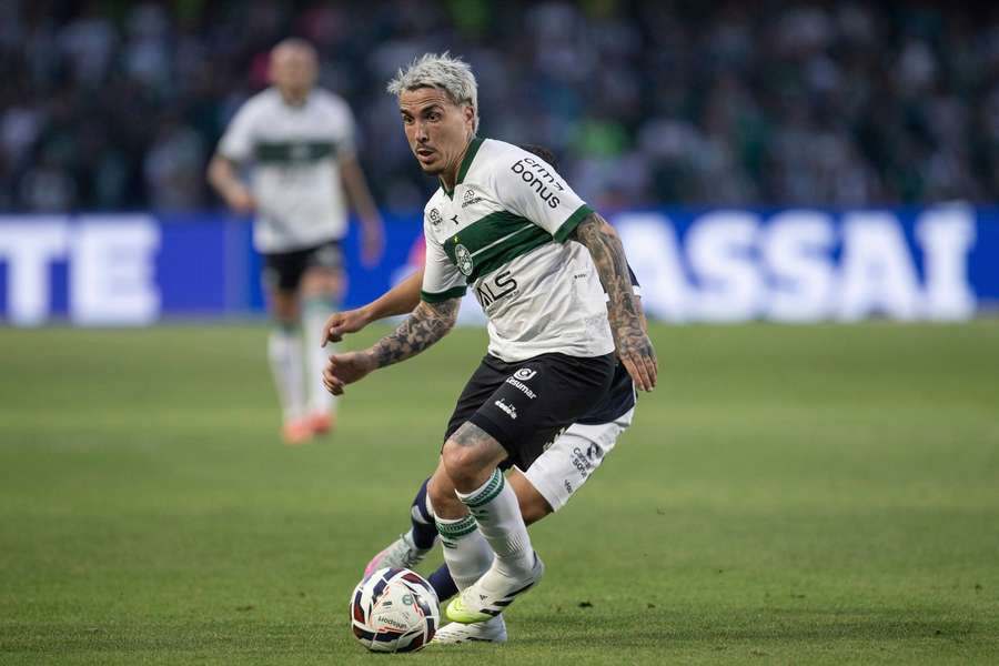 Josué fica à disposição novamente de Mozart