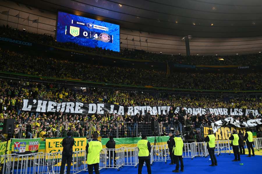 Jedno z haseł adresowanych do Kity na Stade de France