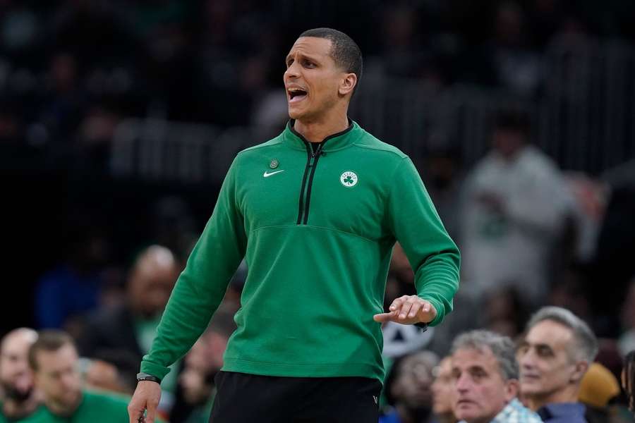 Američan v NBA prepisuje históriu.
