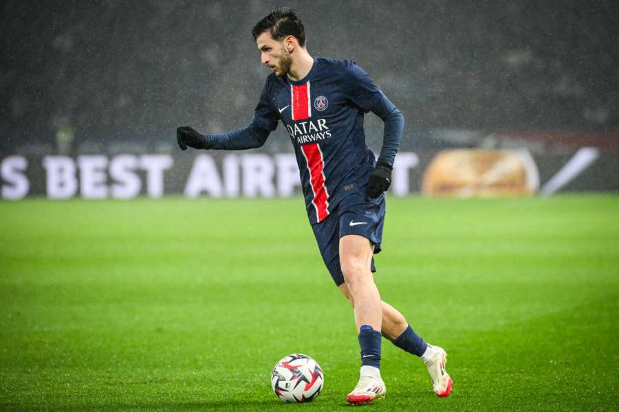 Khvicha Kvaratskhelia durante il match contro il Reims