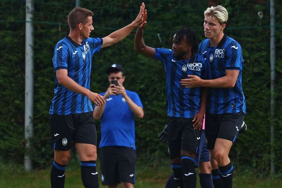 Lookman, Hojlund e Pasalic festejam o golo