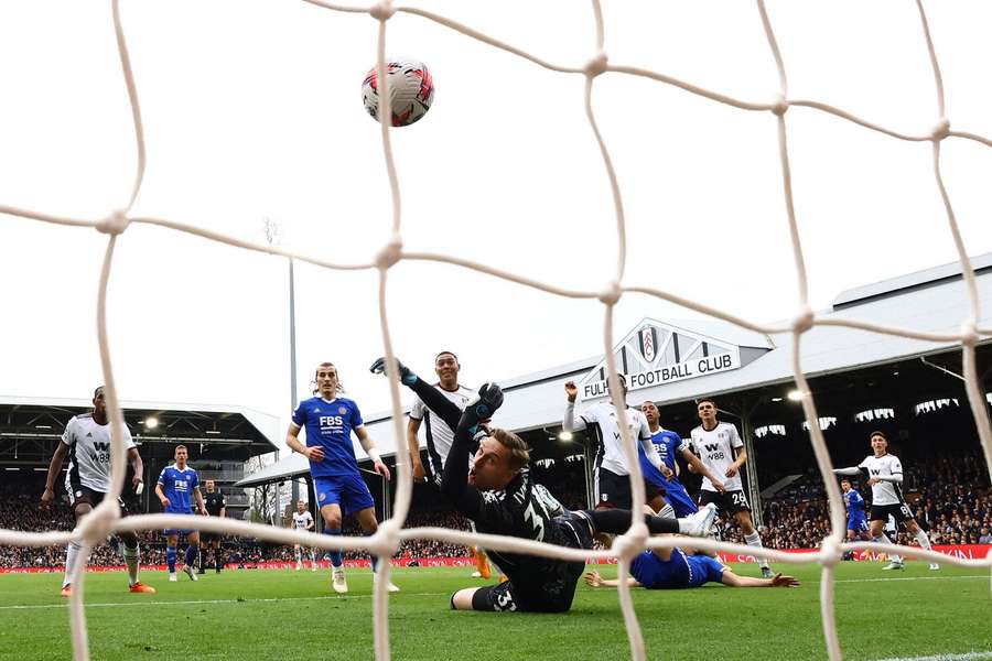 Daniel Iversen og Leicester havde en svær eftermiddag på Craven Cottage