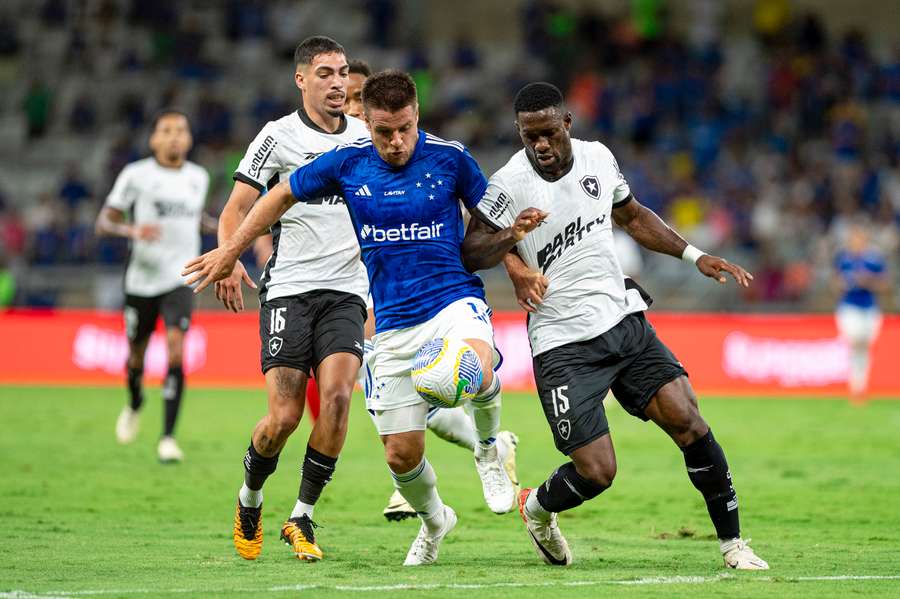 No primeiro turno, Cruzeiro venceu Botafogo por 3 a 2