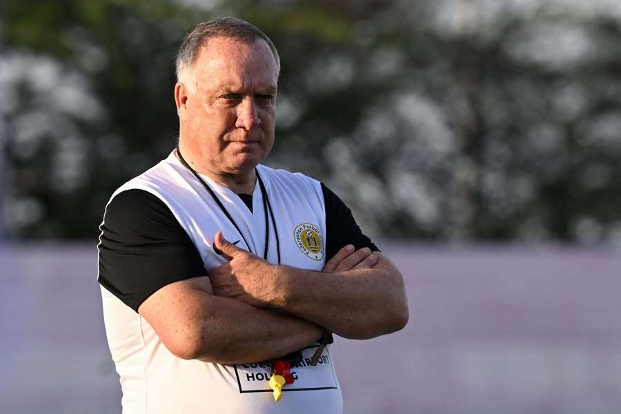 Dick Advocaat leads Curaçao during a practice session in June 2024