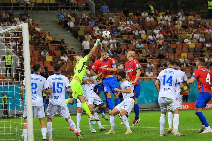 FCSB învinge după ce a fost condusă de Drita, scor 3-2
