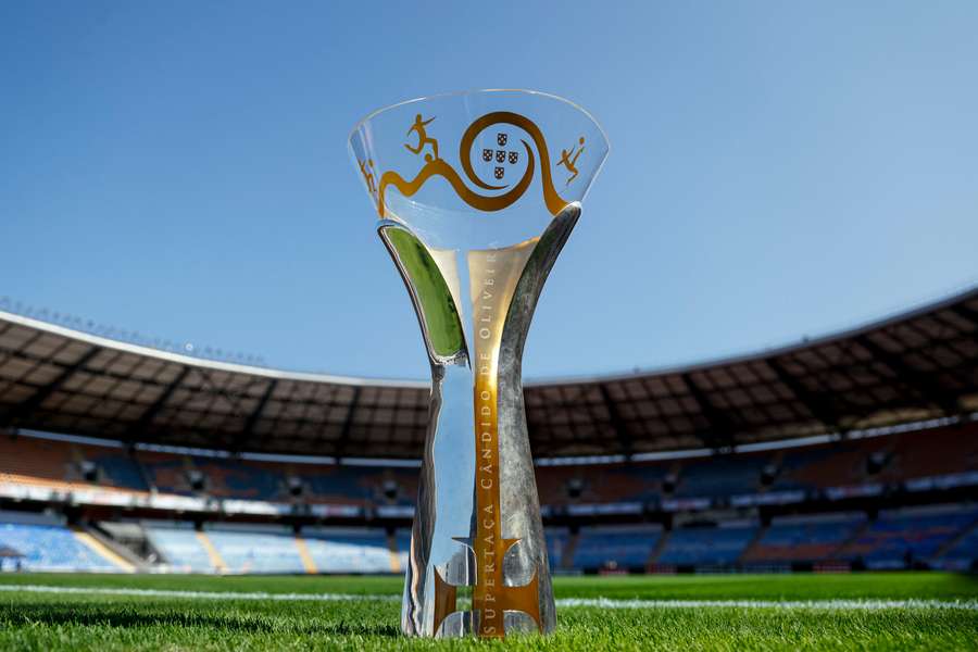 O troféu da Supertaça em Coimbra