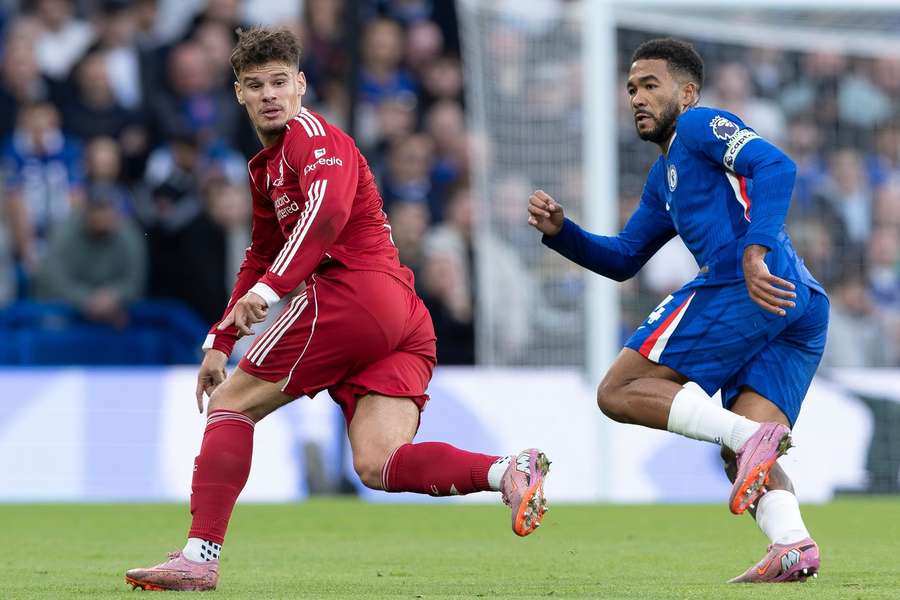 Gary Neville slams £40m Liverpool Kerkez after Chelsea loss Gary Neville slams £40m Liverpool Kerkez after Chelsea loss