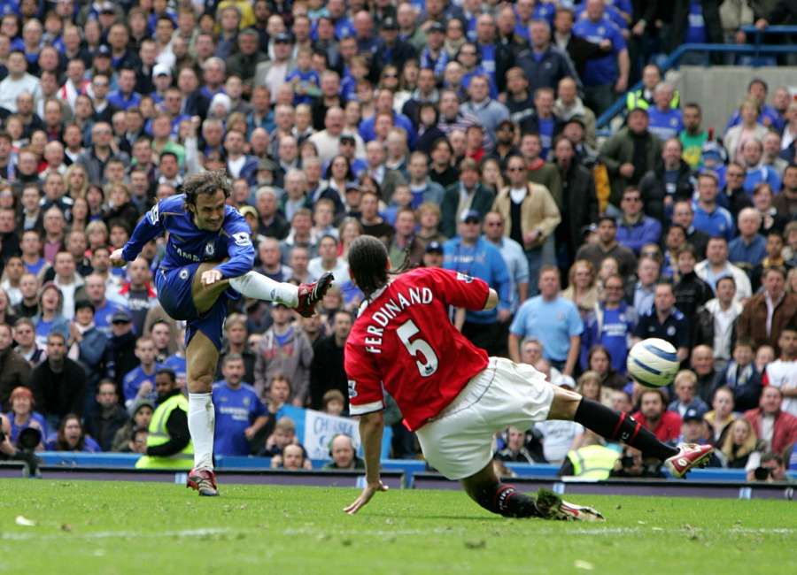 Ricardo Carvalho contra o Manchester United