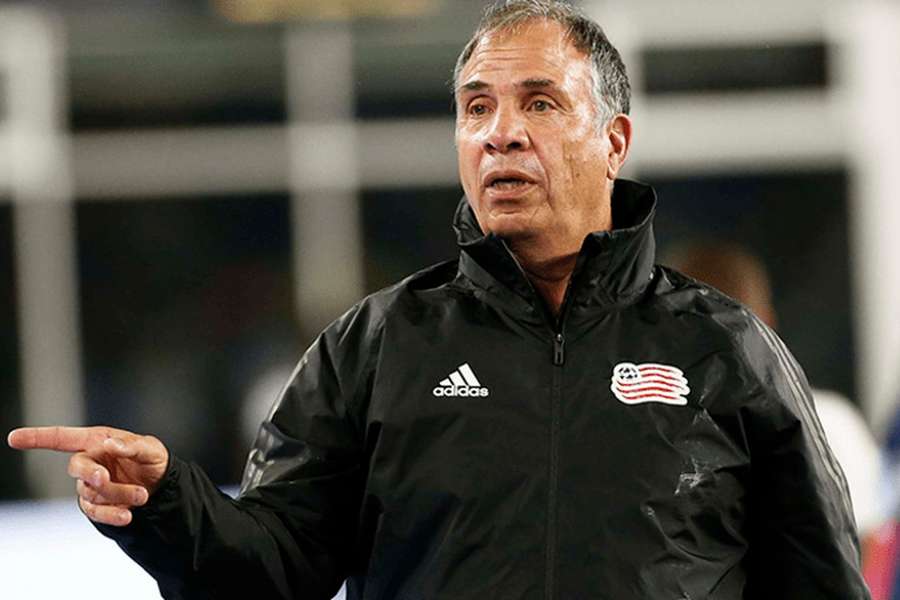 Bruce Arena comanda os New England Revolution