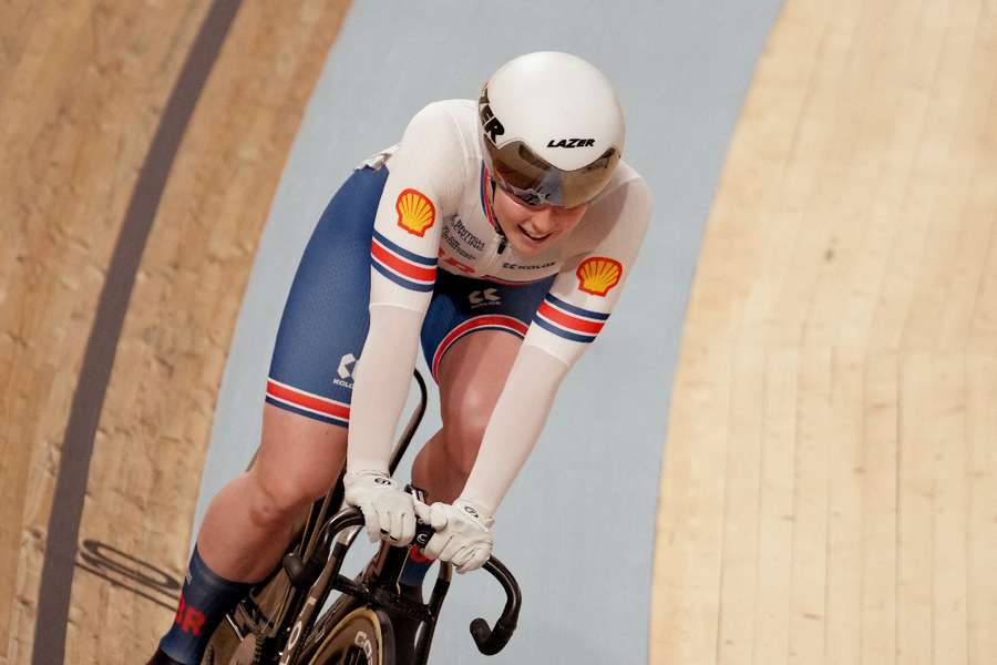 Britain's Emma Finucane celebrates winning the gold medal