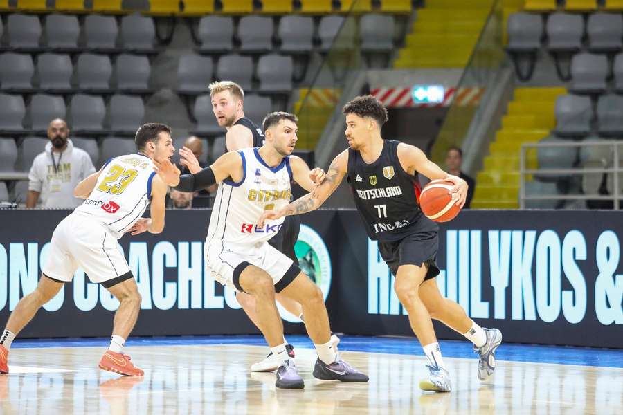 Die deutschen Basketballer holen ein Pflicht