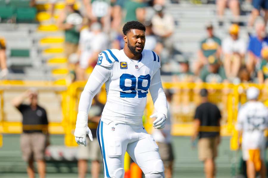 DeForest Buckner raakte zondag tegens de Packers geblesseerd