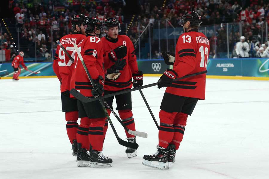 Gleich zehnmal durften die Kanadier zum Jubeln abdrehen. Gleich zehnmal durften die Kanadier zum Jubeln abdrehen.