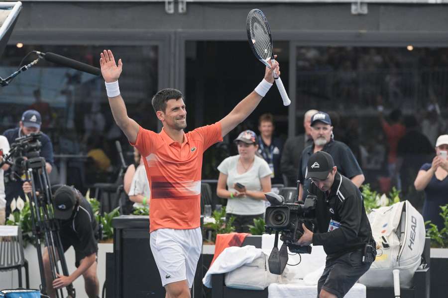 Tennis, Djokovic trionfa nel debutto ad Adelaide, dove anche Sinner prosegue