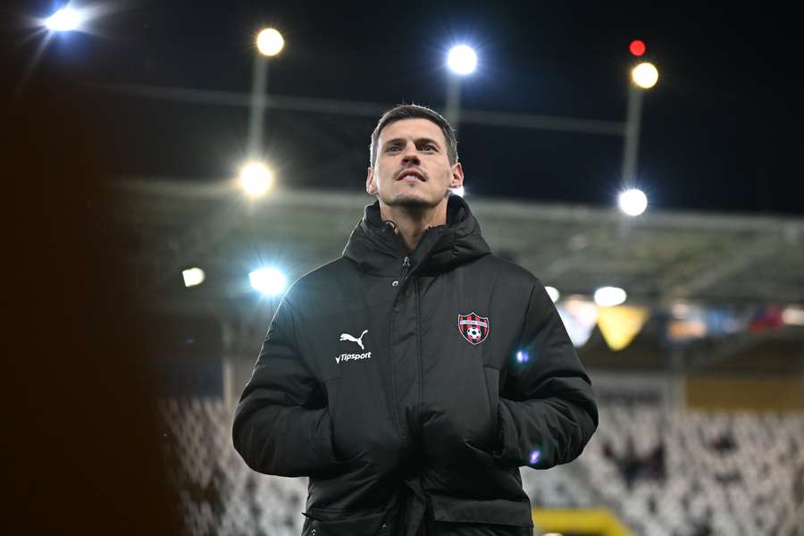 Škrtel absolvuje posledný zápas na lavičke ako tréner. Škrtel absolvuje posledný zápas na lavičke ako tréner.